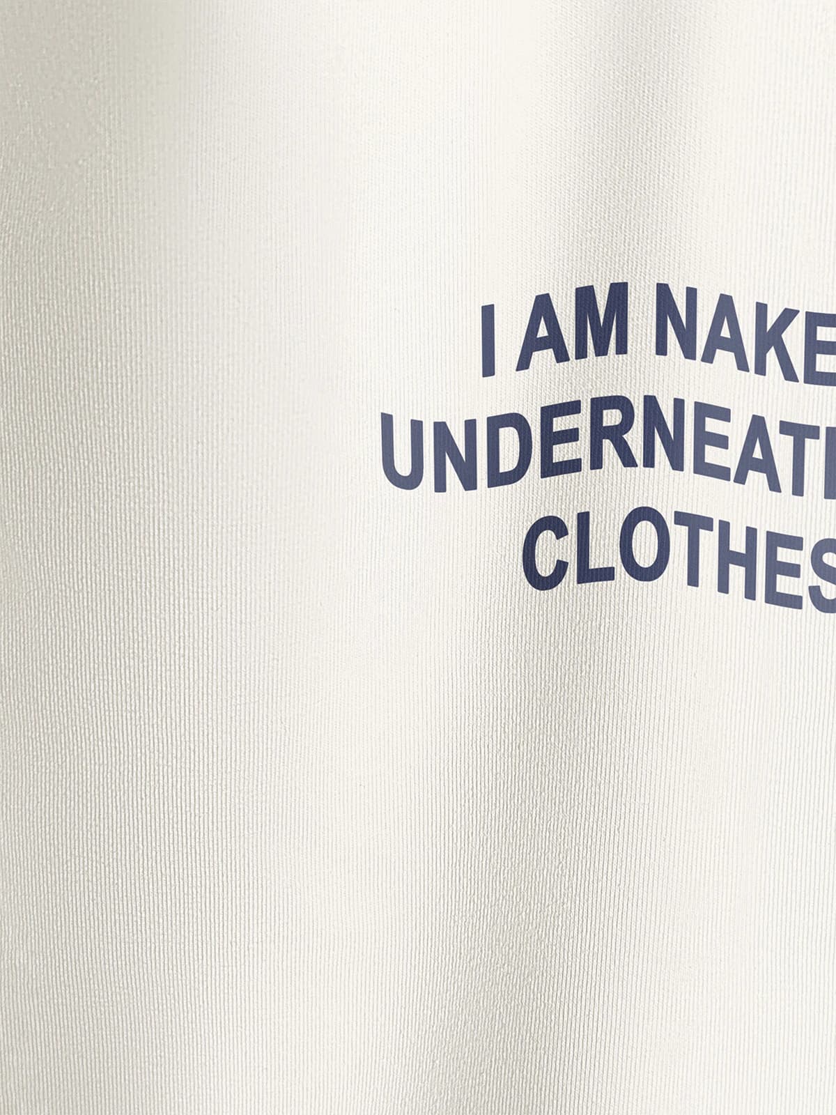 Футболка приталенная молочная с принтом I am naked underneath my clothes — миниатюра 2