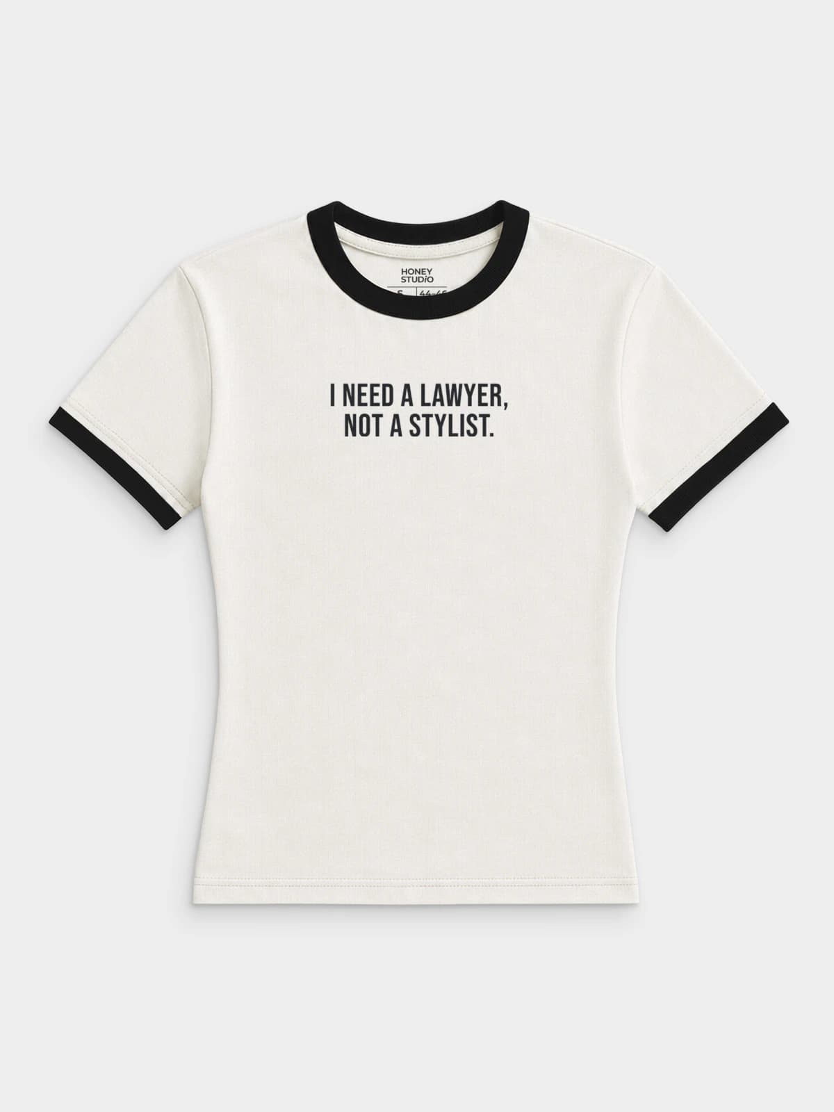 Футболка приталенная молочная с принтом I need a lawyer not a stylist — миниатюра 1