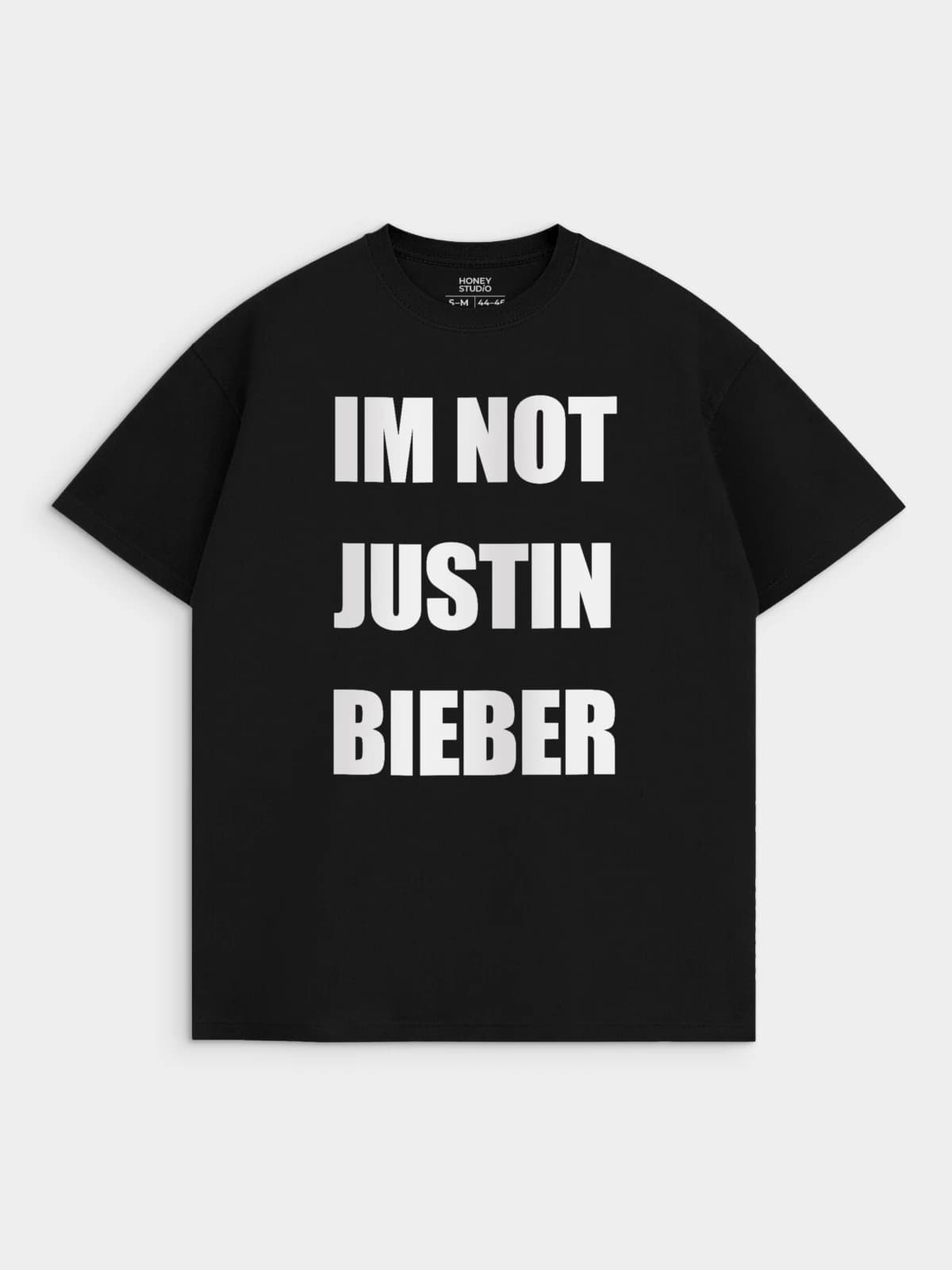 Футболка черная с принтом Im not Justin Bieber — миниатюра 1