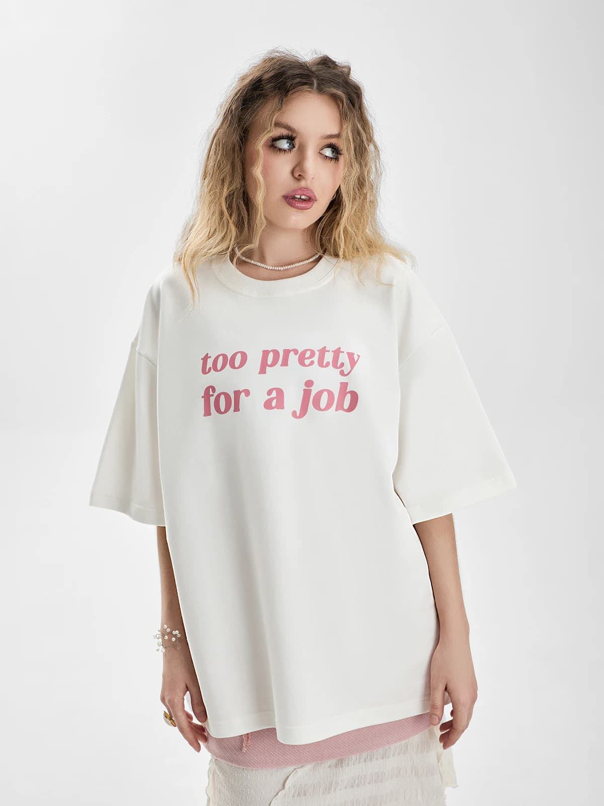 Футболка молочная с принтом Too pretty for a job — миниатюра 9