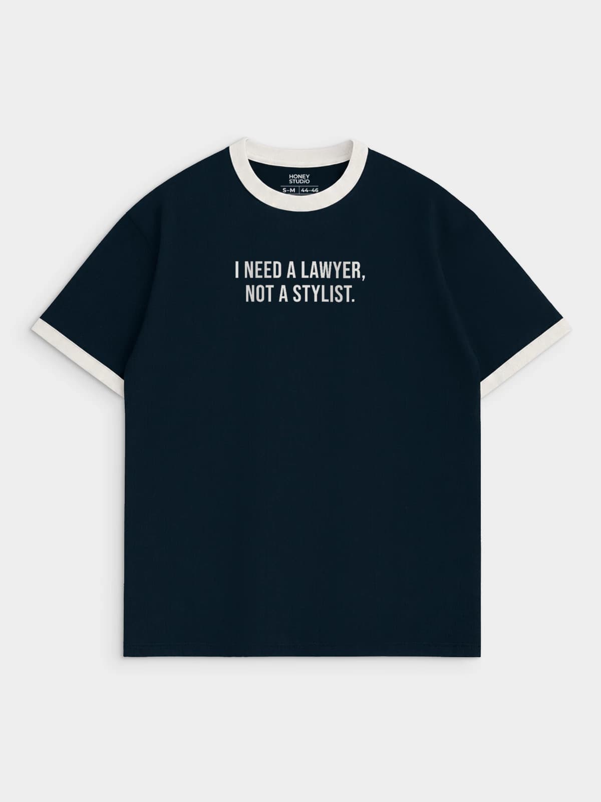 Футболка с принтом I need a lawyer not a stylist — миниатюра 1