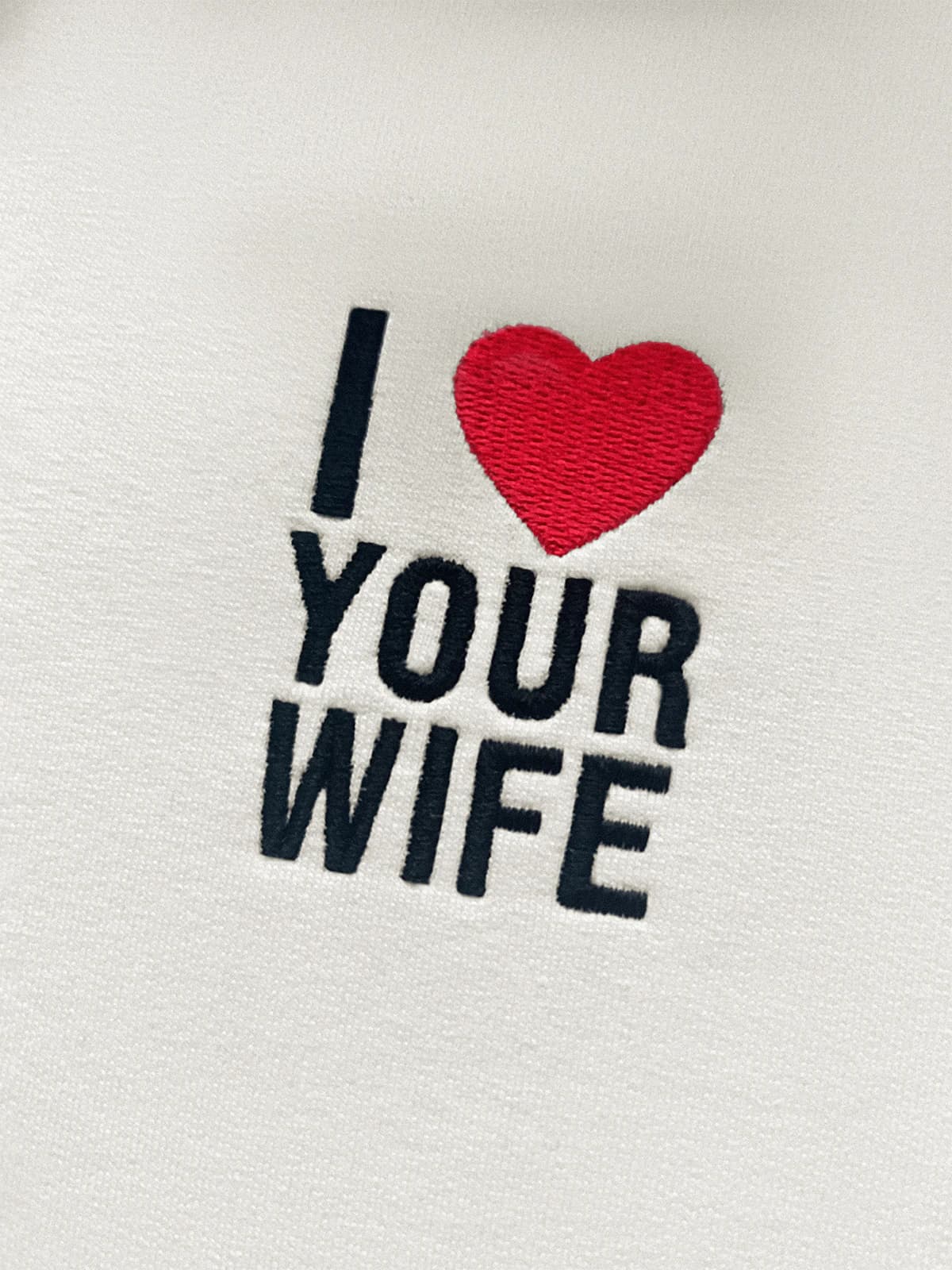 Футболка молочная с вышивкой I love your wife — миниатюра 2
