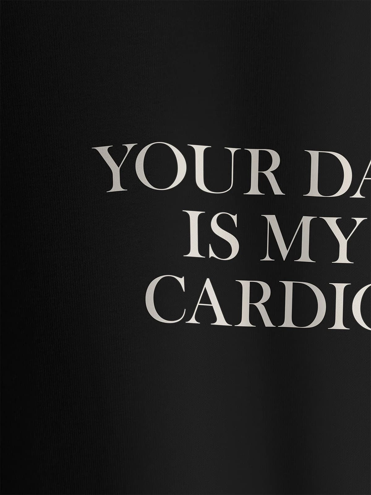 Футболка приталенная черная с принтом Your dad is my cardio — миниатюра 3
