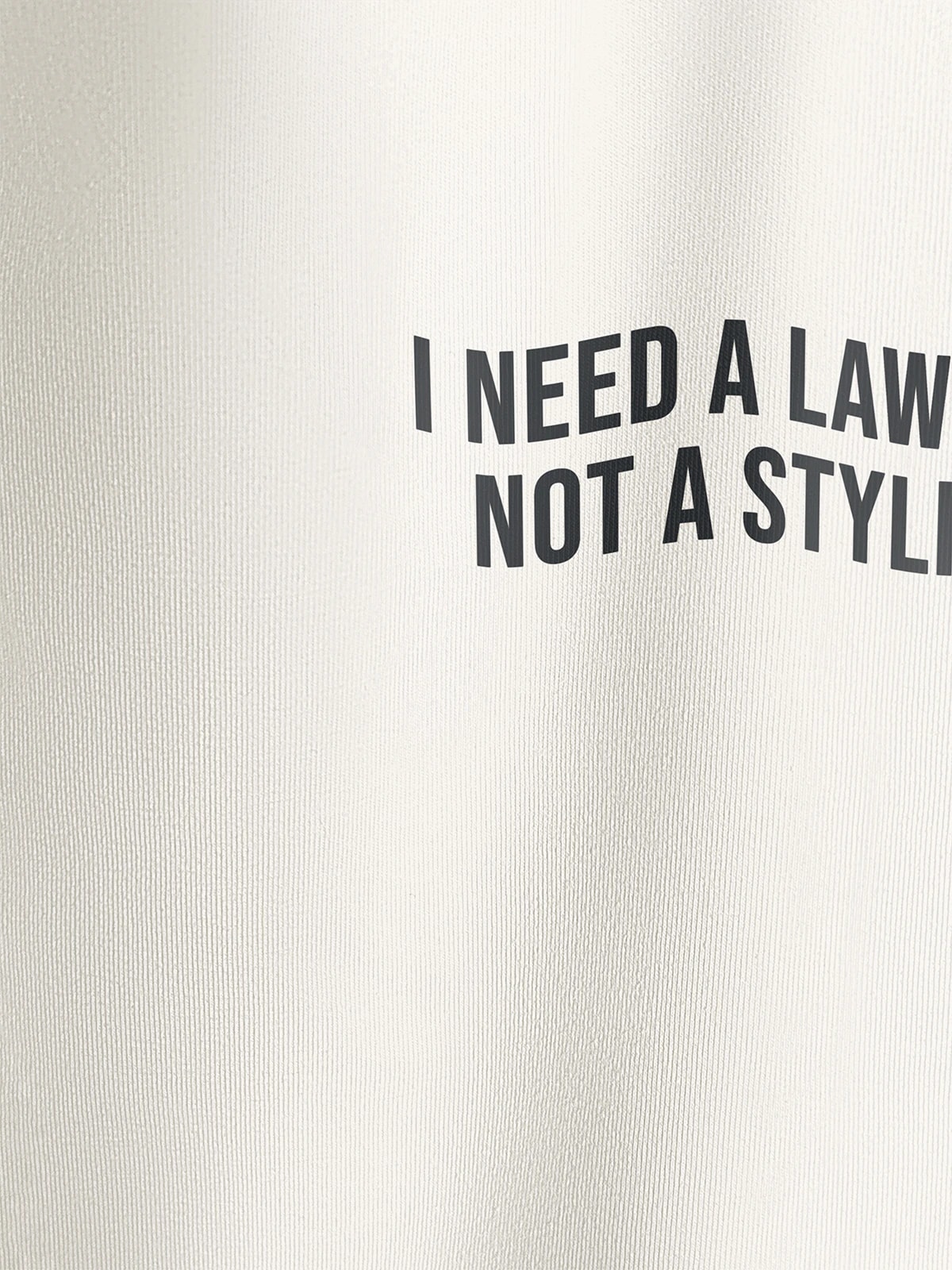 Футболка приталенная молочная с принтом I need a lawyer not a stylist