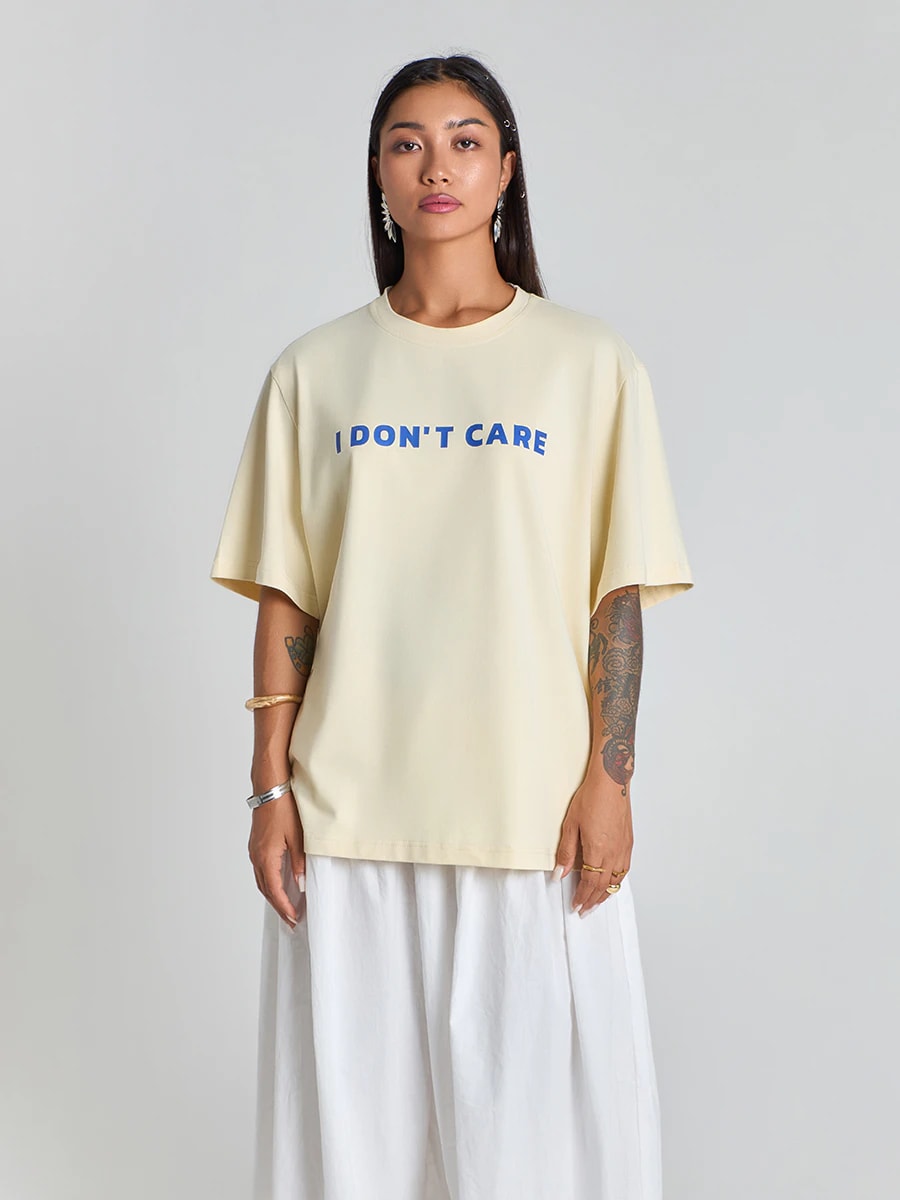 Футболка сливочная с принтом I don’t care