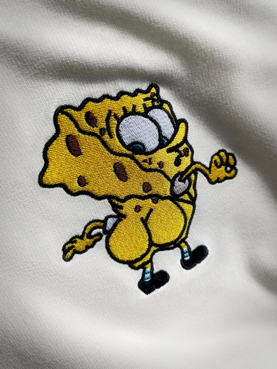 Футболка молочная с вышивкой Спанч Боб
