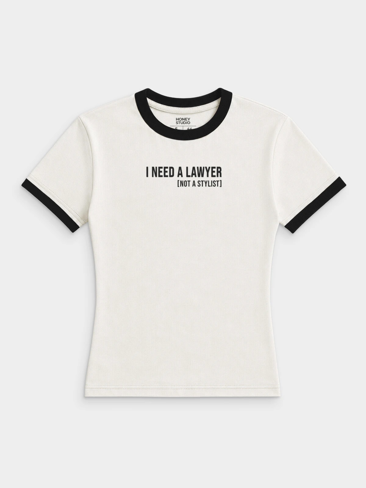 Футболка приталенная молочная с принтом I need a lawyer not a stylist