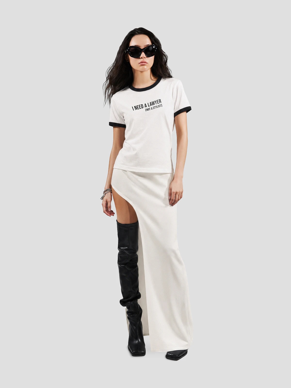 Футболка приталенная молочная с принтом I need a lawyer not a stylist