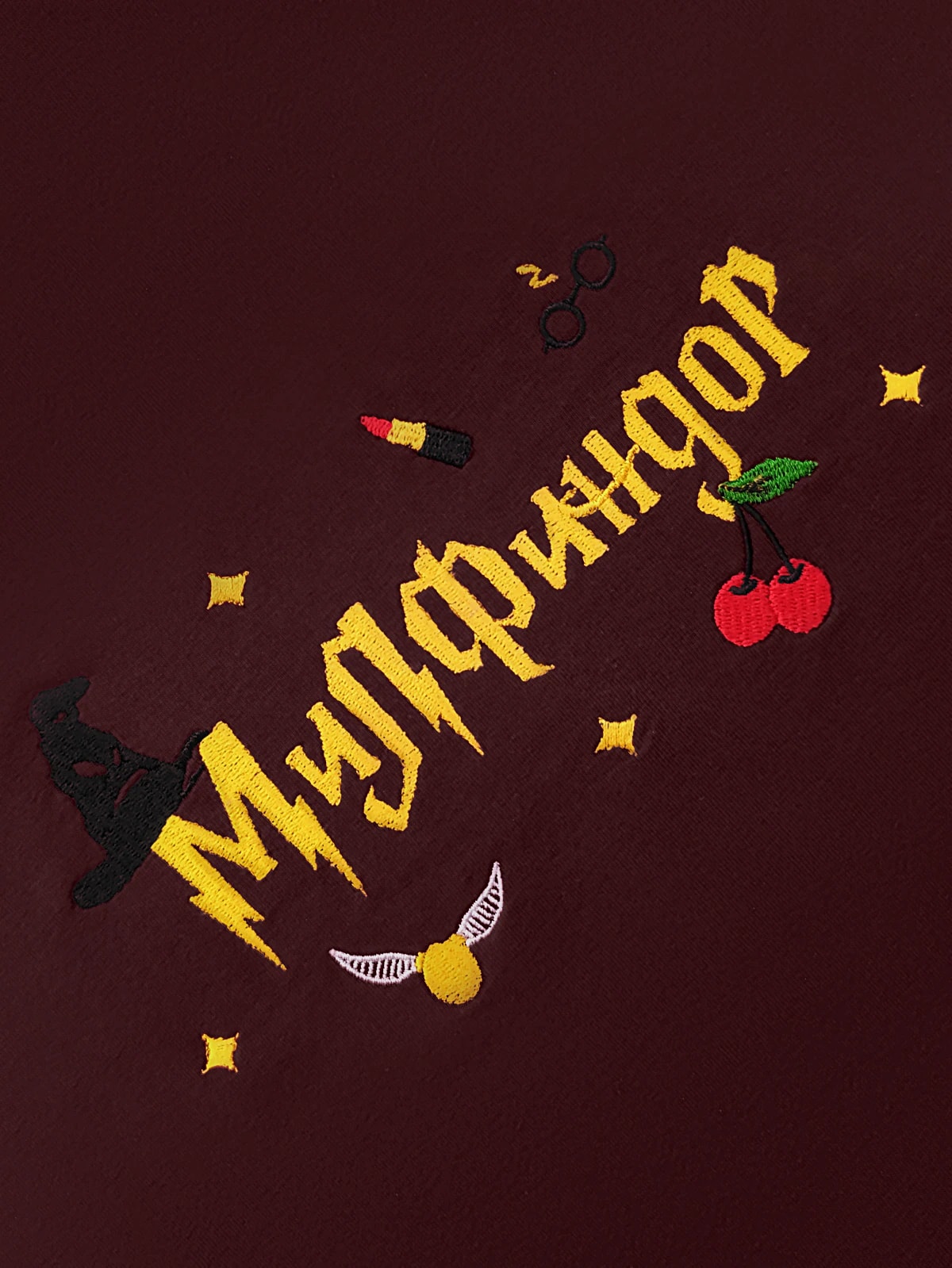 Худи бордовое с вышивкой Милфиндор